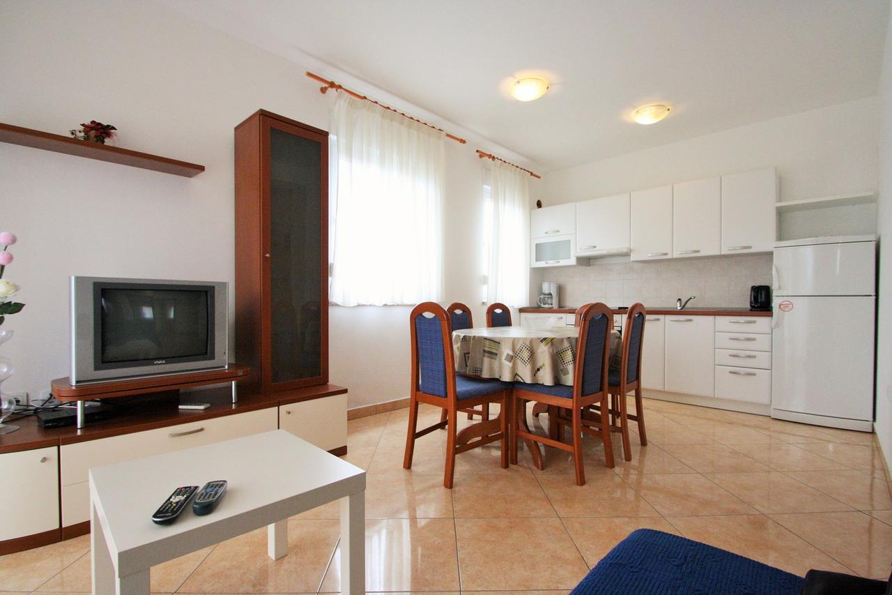 Apartment Bilic With Balcony Porec Esterno foto