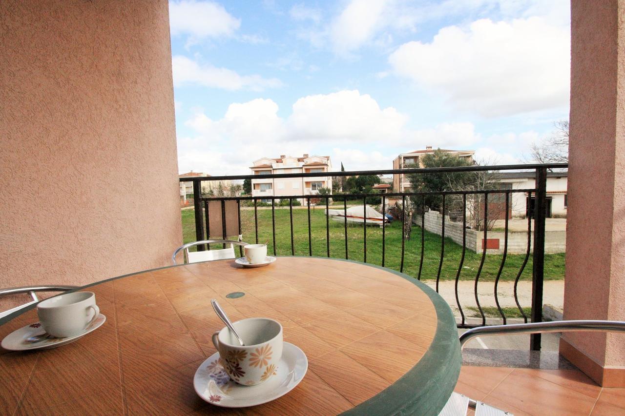 Apartment Bilic With Balcony Porec Esterno foto