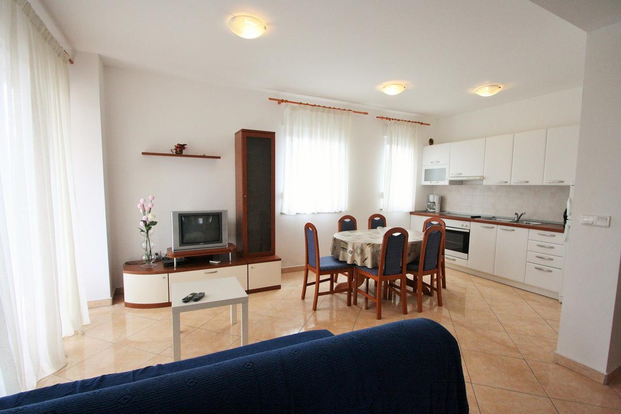 Apartment Bilic With Balcony Porec Esterno foto
