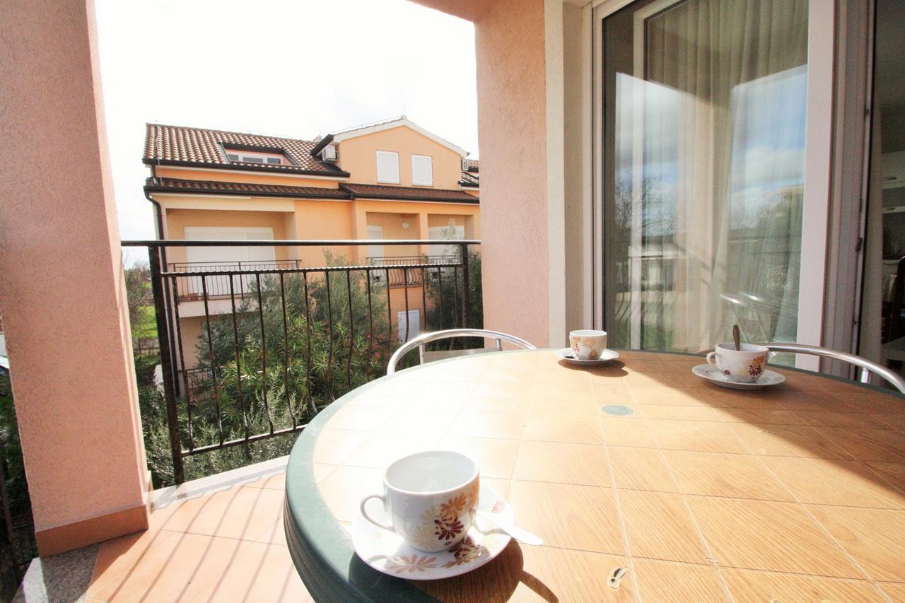 Apartment Bilic With Balcony Porec Esterno foto